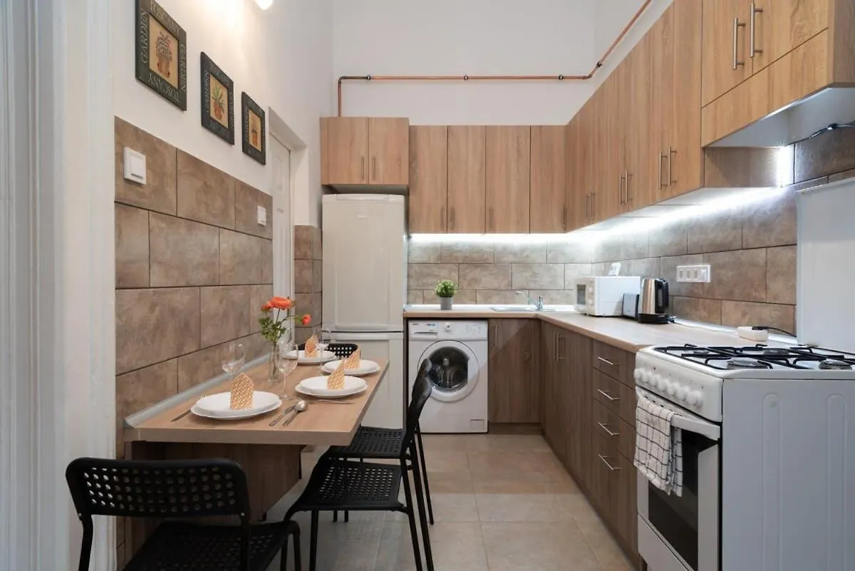Comfortable Central And Quiet Apartment Budapest