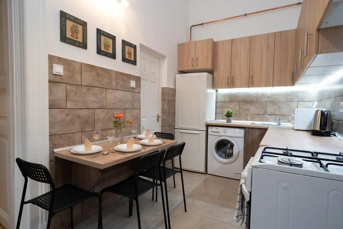 Comfortable Central And Quiet Apartment Budapest